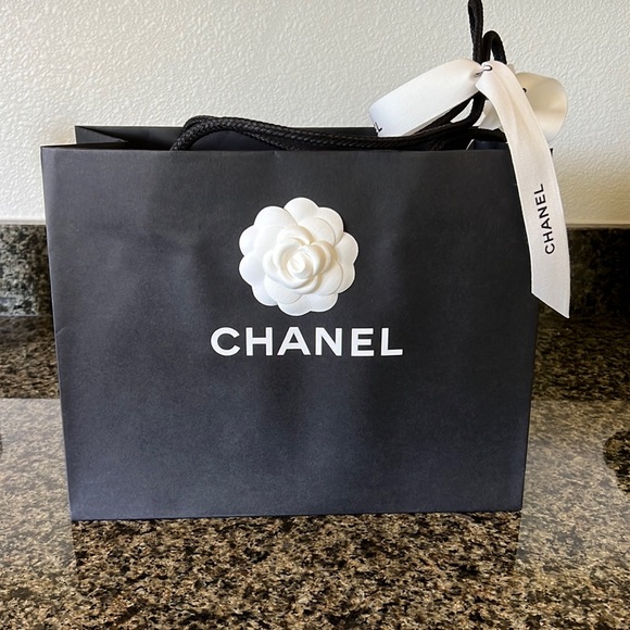 CHANEL Other - Chanel paper shopping bag